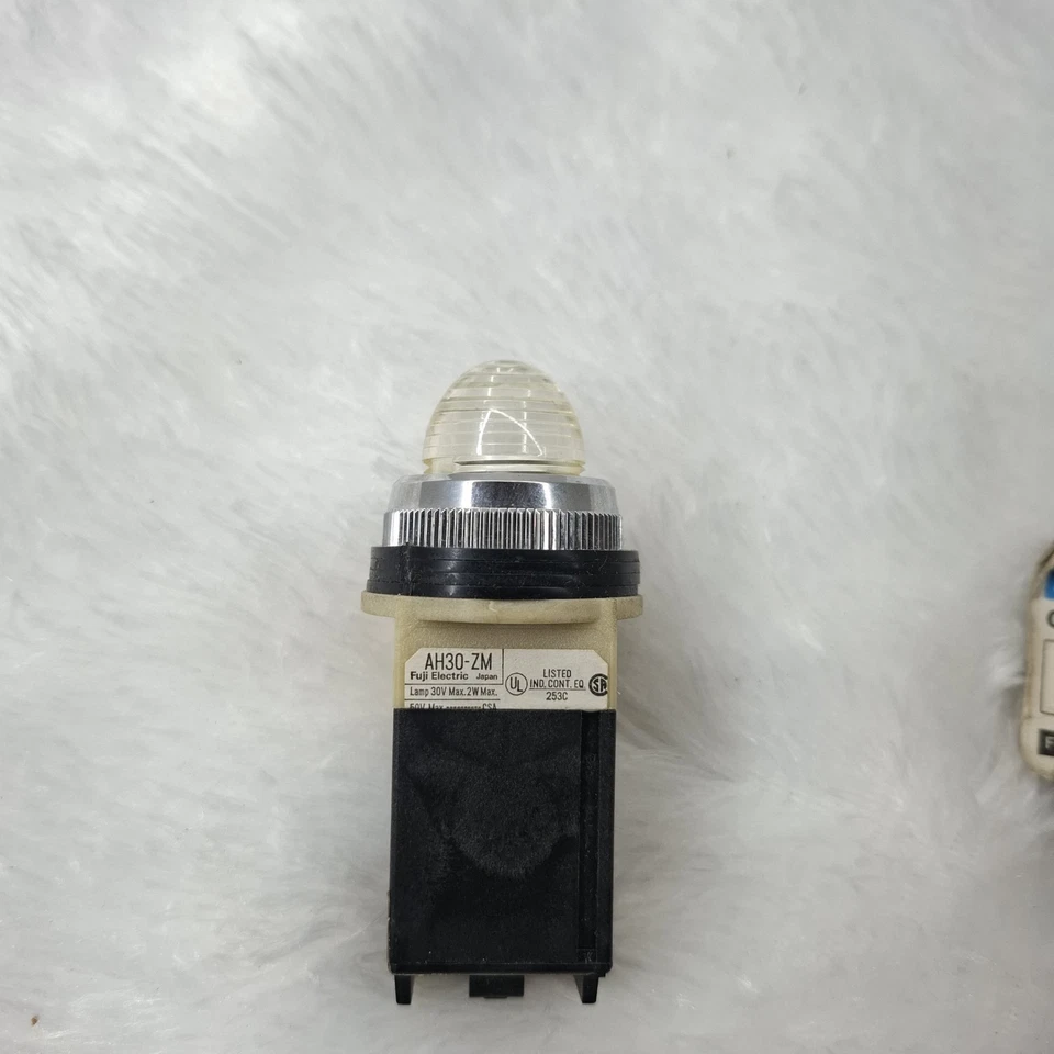 FUJI ELECTRIC AH30-ZM COMMAND SWITCH FREE SHIPPING WORLDWIDE